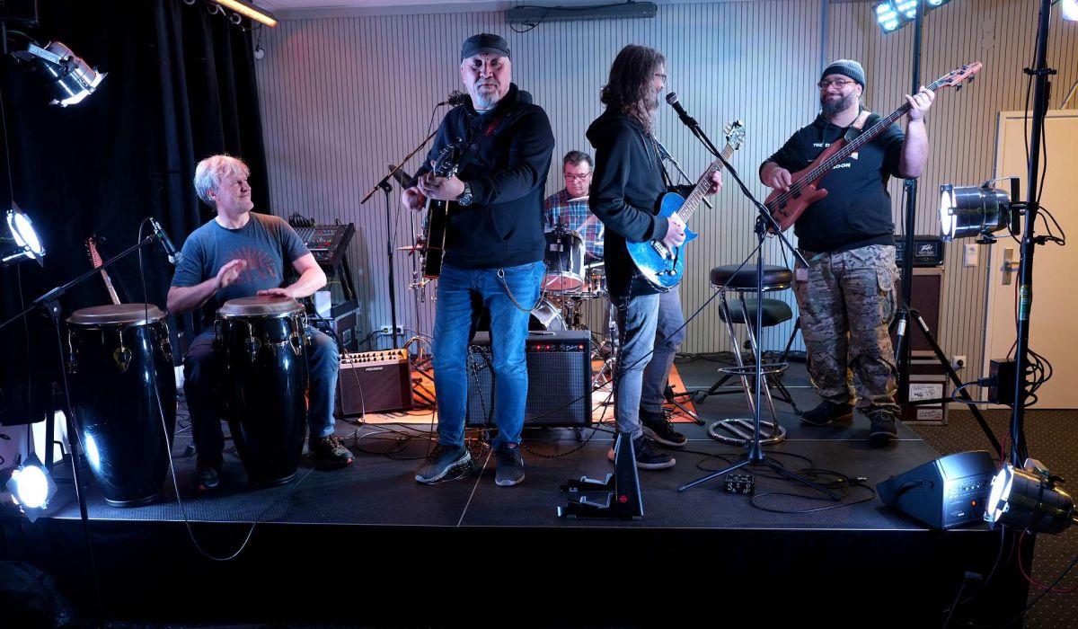 Chevytones Band auf Bühne