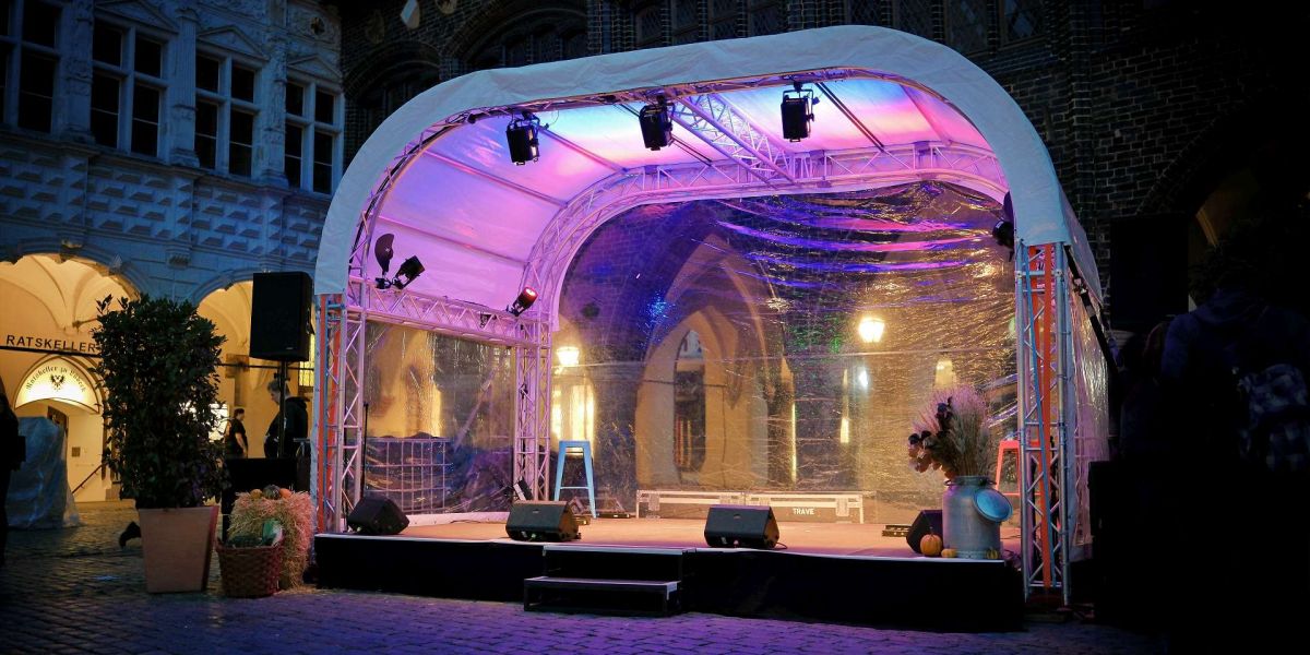 Bühne vor Rathaus